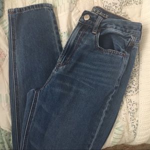 American Eagle Mom Jeans NWOT